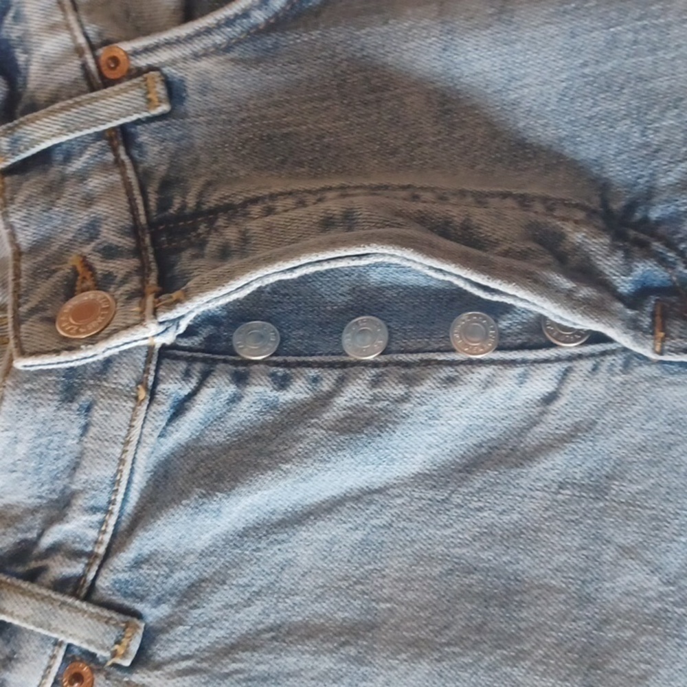 ZARA size 32( 12) lightwash buttonfly denim. Freyed hems. Great for school!! - Picture 8 of 11